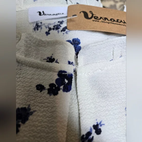 White and Blue Flutter Sleeve Blouse - Picture 3 of 4